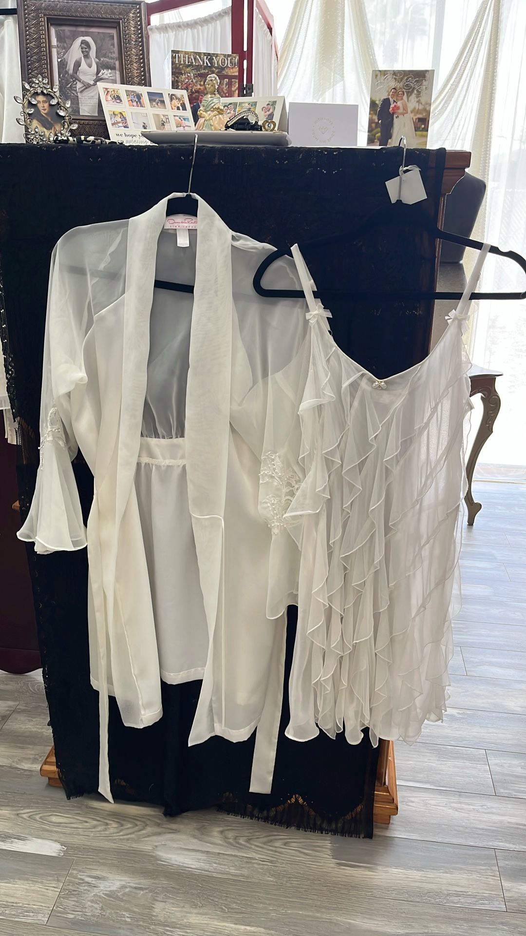 Oscar De La Renta Nightgown And Robe