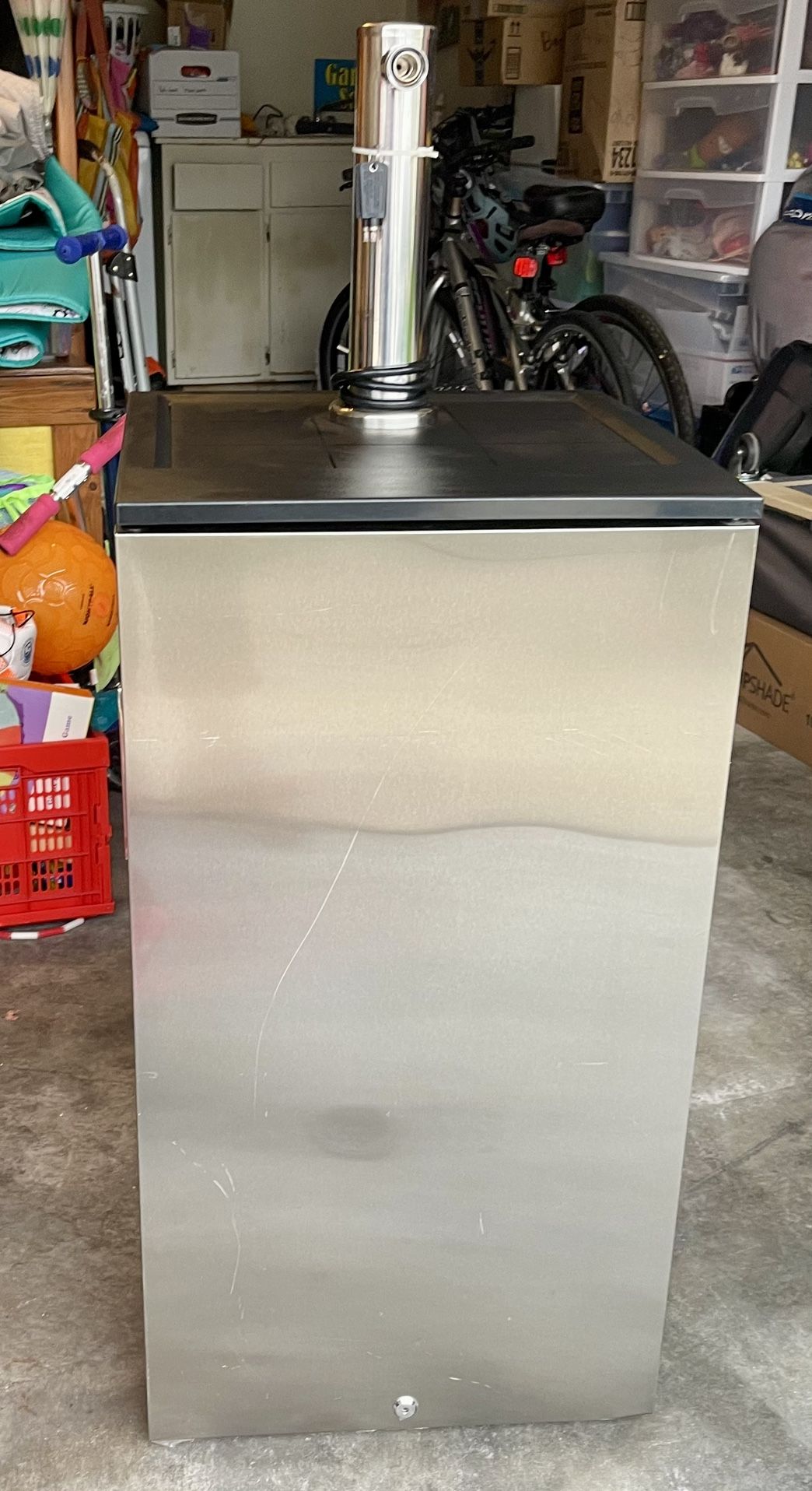 EdgeStar KC1000SS Kegerator – Compact & Reliable
