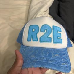R2E hat