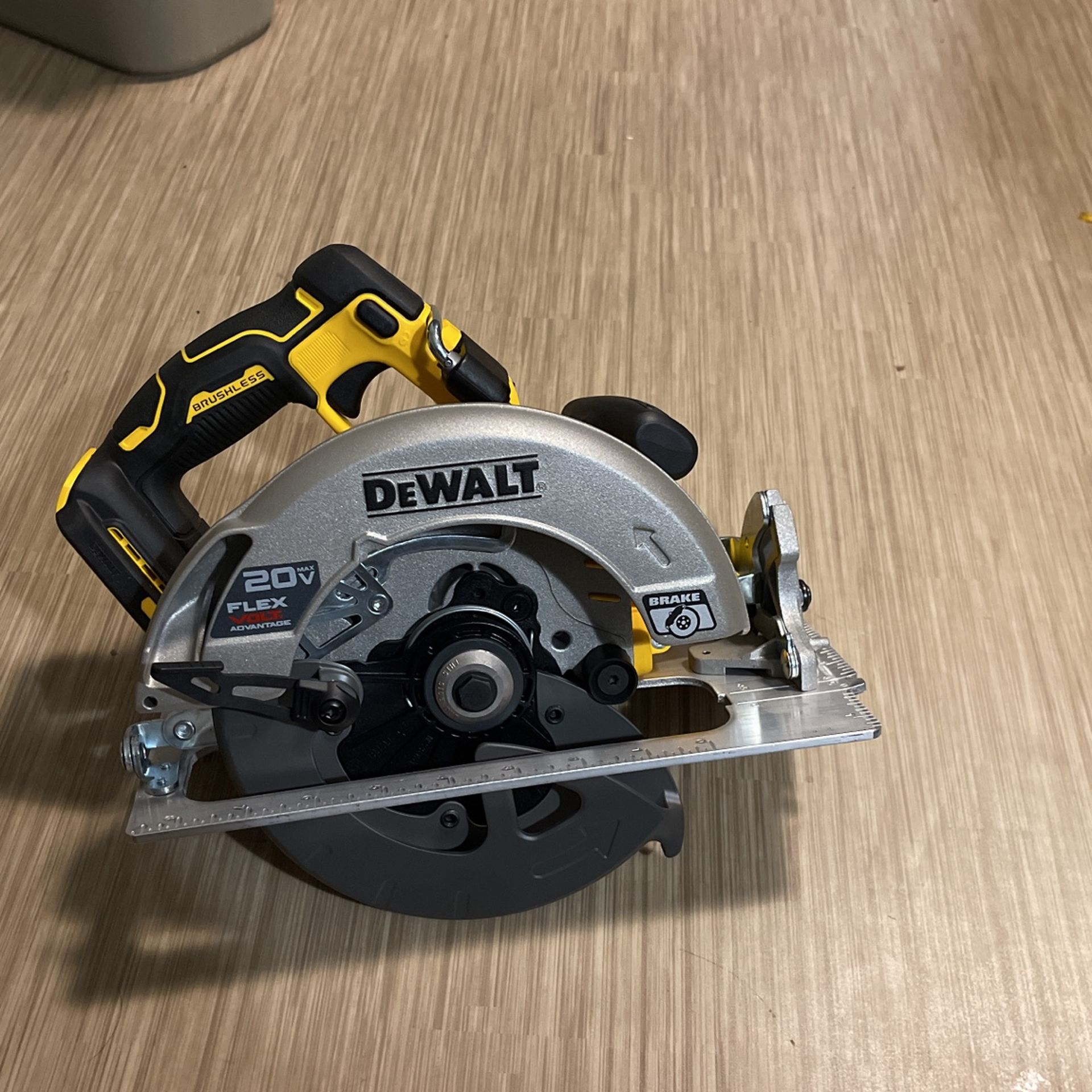 20V MAX Cordless Brushless 7-1/4 in. Sidewinder Style Circular Saw with FLEXVOLT ADVANTAGE (Tool Only)