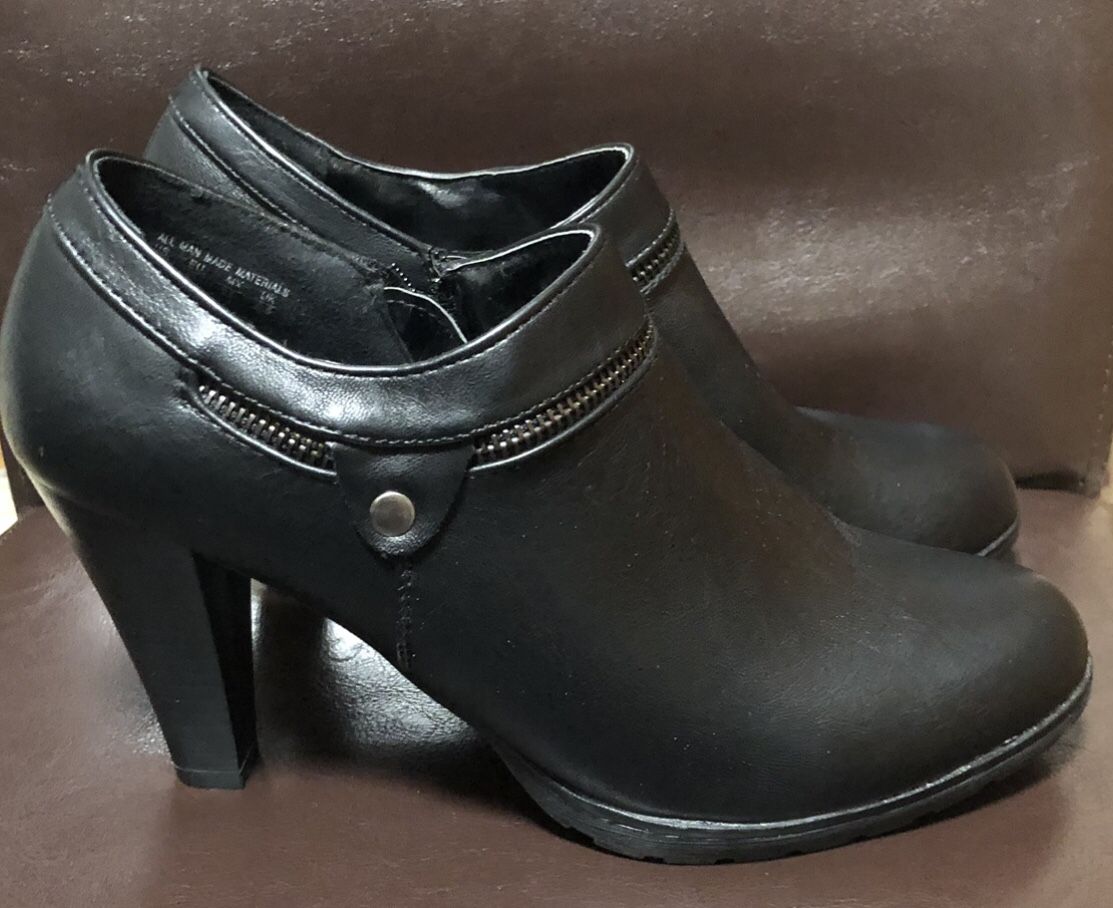 Jaclyn Smith Women’s Collection “Santana” Black Bootie Heel Size 8M