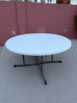 5ft Foldable Round Table