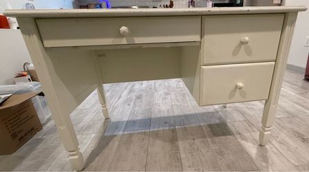 Pottery Barn White Madeline Desk