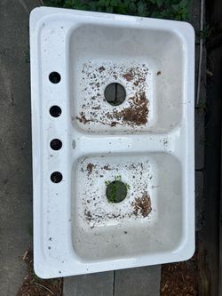 Porcelain sink