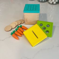 Lovevery Wooden Coin Bank 