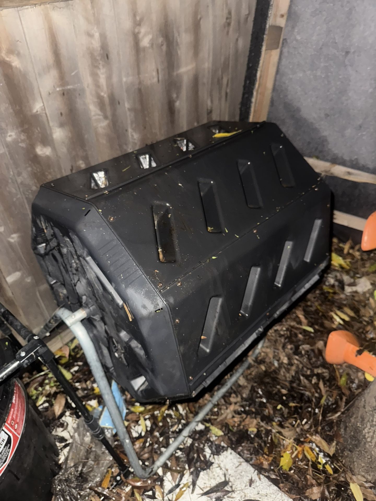 Tumbling Composter With 2 Chambers