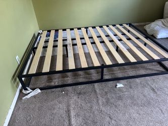 Zinus Full/Queen Metal Platform Bed