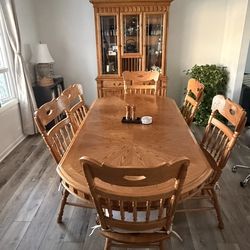 Oak Dinning Table And Hutch