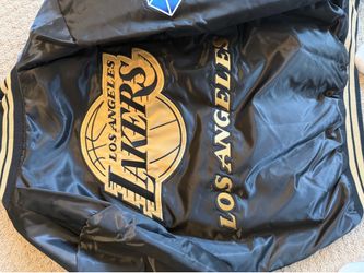 NBA LAKERS 75 ANNIVERSARY TEAM JACKET! BLACK/GOLD Size XL. NEED GONE! OFFER PRICE