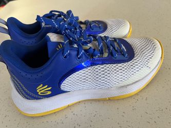 Boys Under Armour Basketball Shoes Size 5.5Y