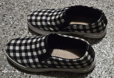GUESS slip on shoes size 8