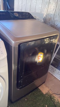 Nice Samsung gas dryer 3 months warranty