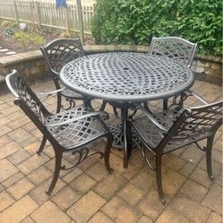 Sarasota Bronze Finish 5-Piece Cast Aluminum Circular Outdoor Patio Dining Set, also have a umbrella and stand , Delivery Available if needed