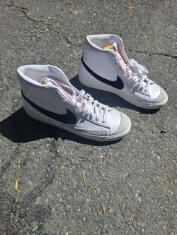 White Nike high tops never worn