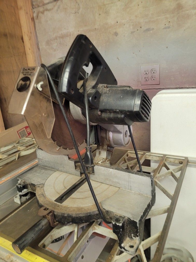 Black and Decker Power Mitre Saw