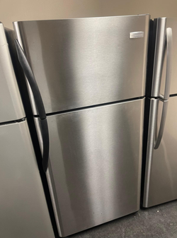 Frigidaire Top Freezer Fridge – Stainless, Ice Maker