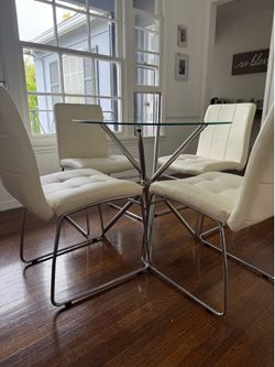 Modern Round Glass Dining Table with 4 White Chairs