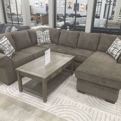 🛋️ Large Comfortable Sectional – Must See