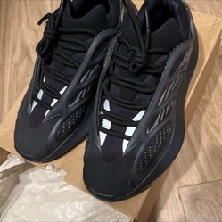 Yeezy 700 V3 