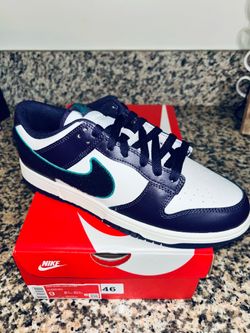 Nike Dunk Low Chenille swoosh grand purple size 9