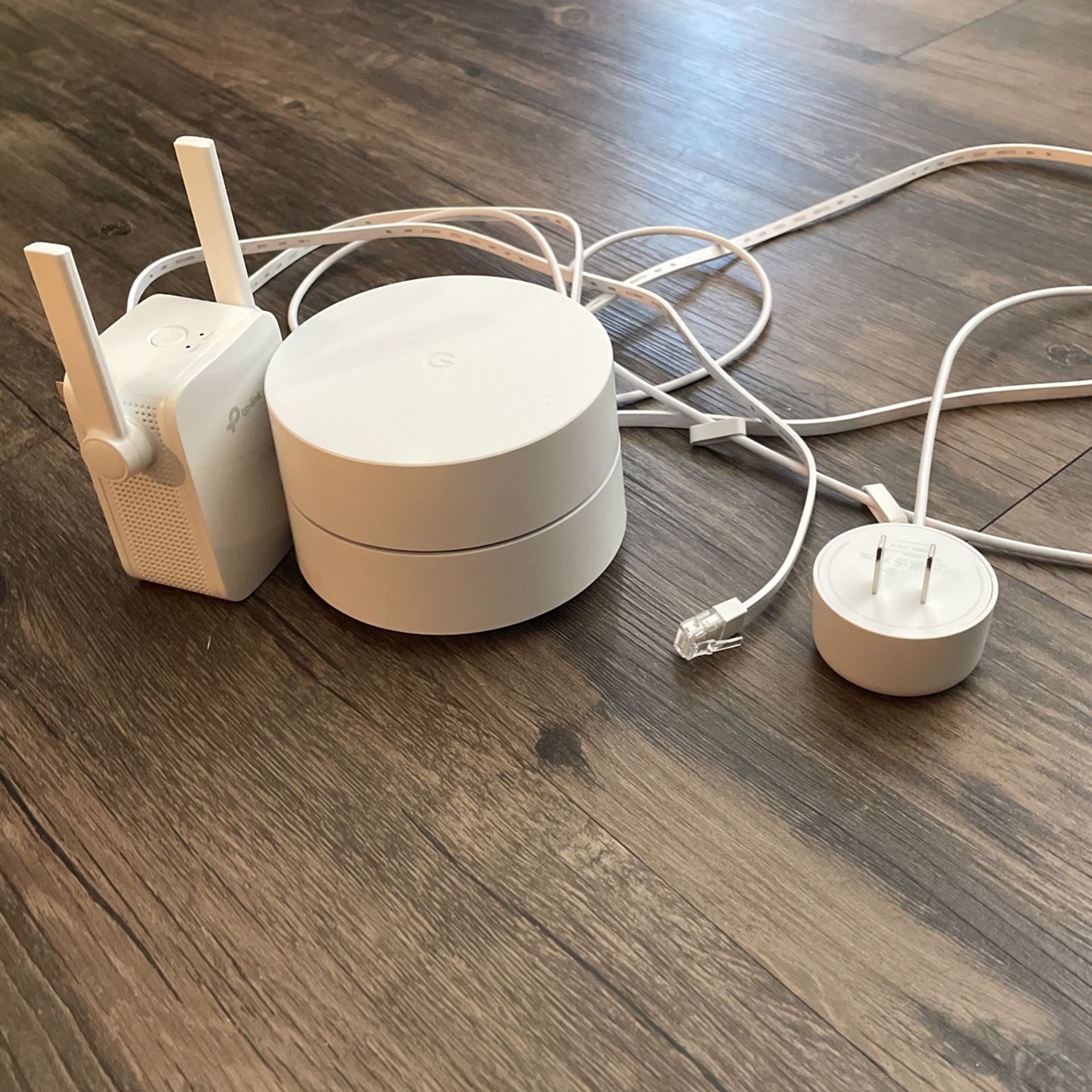 google wifi mesh and wifi extender ...PENDING PICK UP 