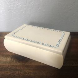 Vintage Jewelry Box 