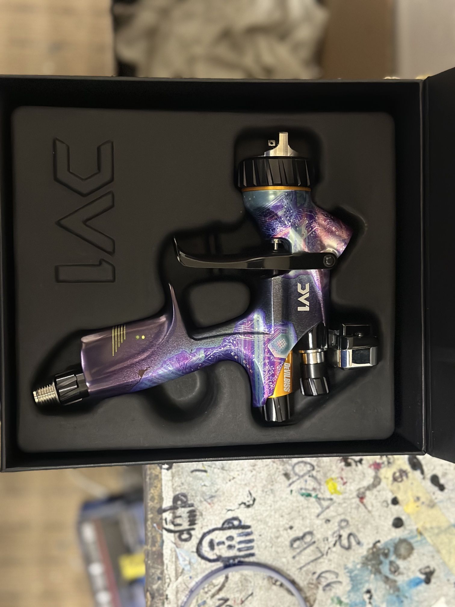 Devilbiss 905923 DV1 Clearcoat New School Limited Edition Spray Gun Kit with Digital Gage Spray Gun