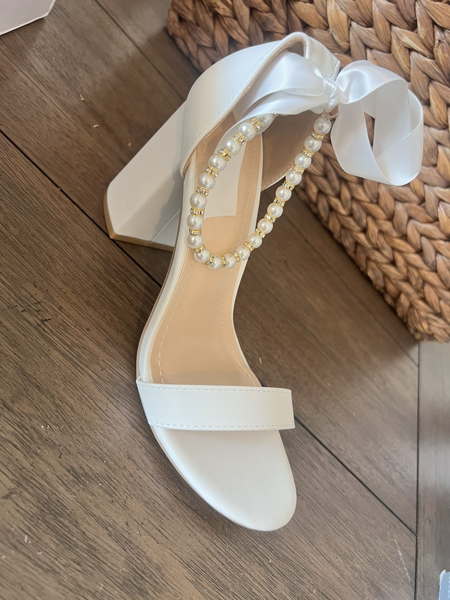 NEW Wedding Heels Size 6