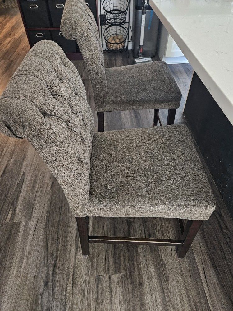 2 BAR STOOLS 