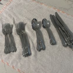 Oneida True Rose 30 Piece Silverware