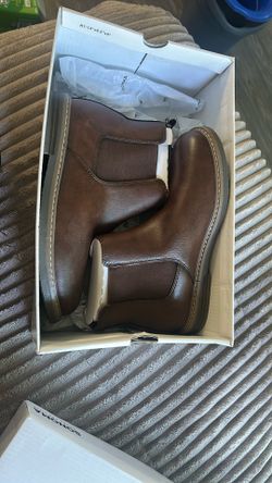 New Pair Of Boots Size 5 Boys