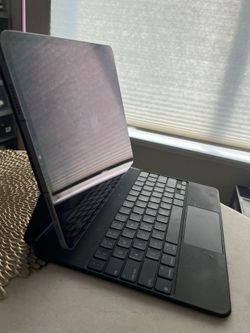 IPAD PRO 12.9 INCH 128GB 6th GEN with MAGIC KEYBOARD