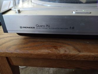 Pioneer PL-610 Turntable.. Call 