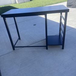 Desk. Really Clean. 