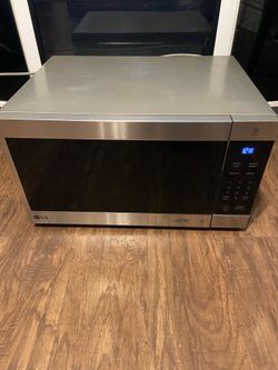 LG NeoChef 24 in. Width 2.0 cu.ft. Stainless Steel 1200-Watt Countertop Microwave