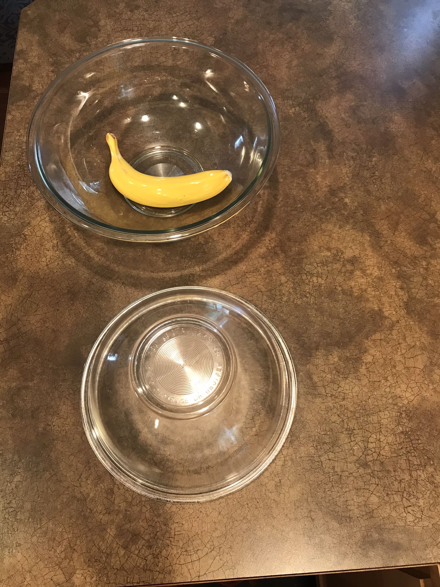 2 large vintage Pyrex nesting baking bowls