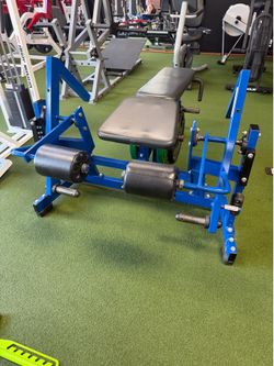 Leg curl plate load