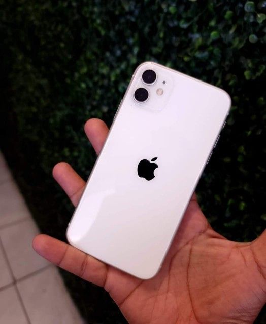 iPhone 11 , Factory Unlocked, Excellent Condition Like New