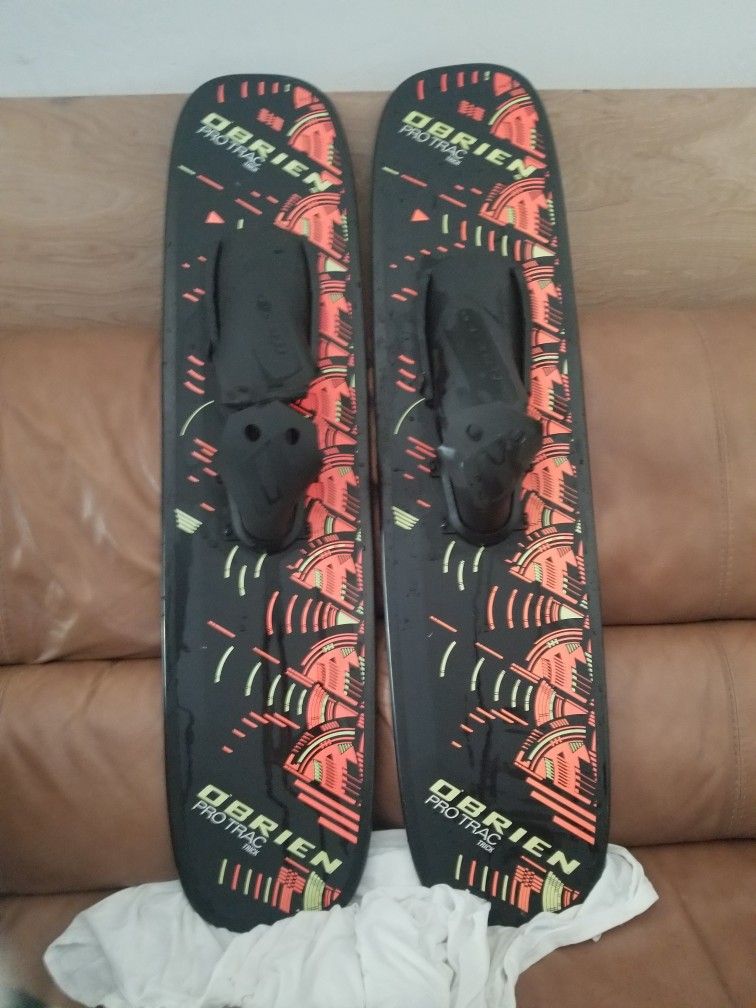 O'BRIEN PRO TRAC TRICK WATERSKIS W/ADJUSTABLE BINDINGS