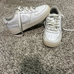 White Air Force 1 Size 5.5 
