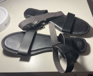 Woman’s Black Sandal