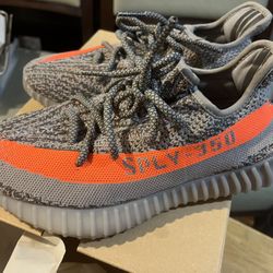 YEEZY Size 6/1/2