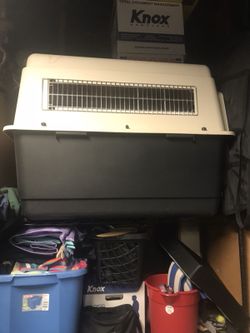 Large dog create with pad, airline approved in great condition