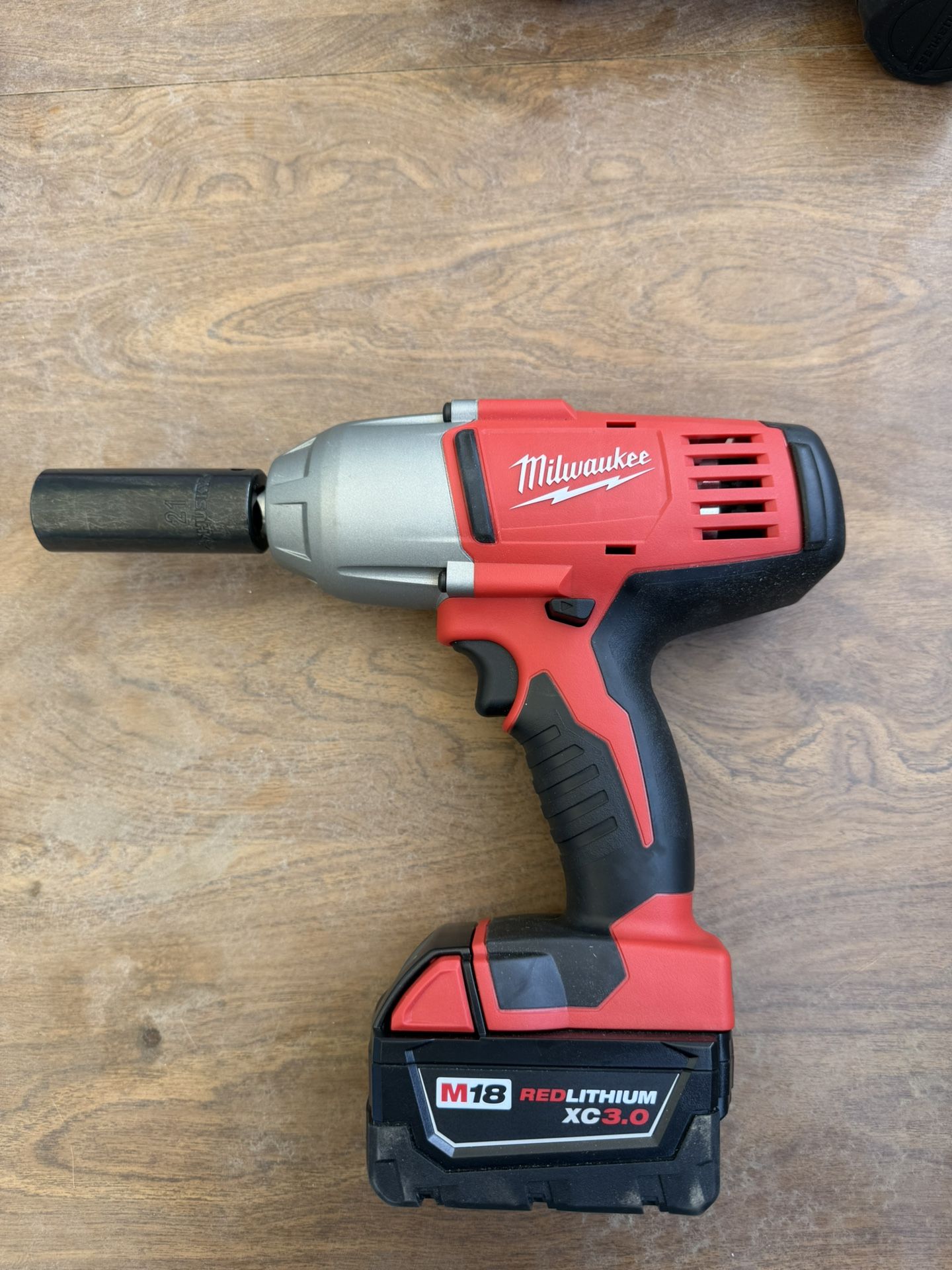 Milwaukee 1/2” Impact Wrench (WITH M18 BATTERY!)
