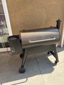 Traeger 34 smoker
