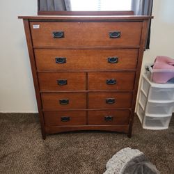 chest of drawers