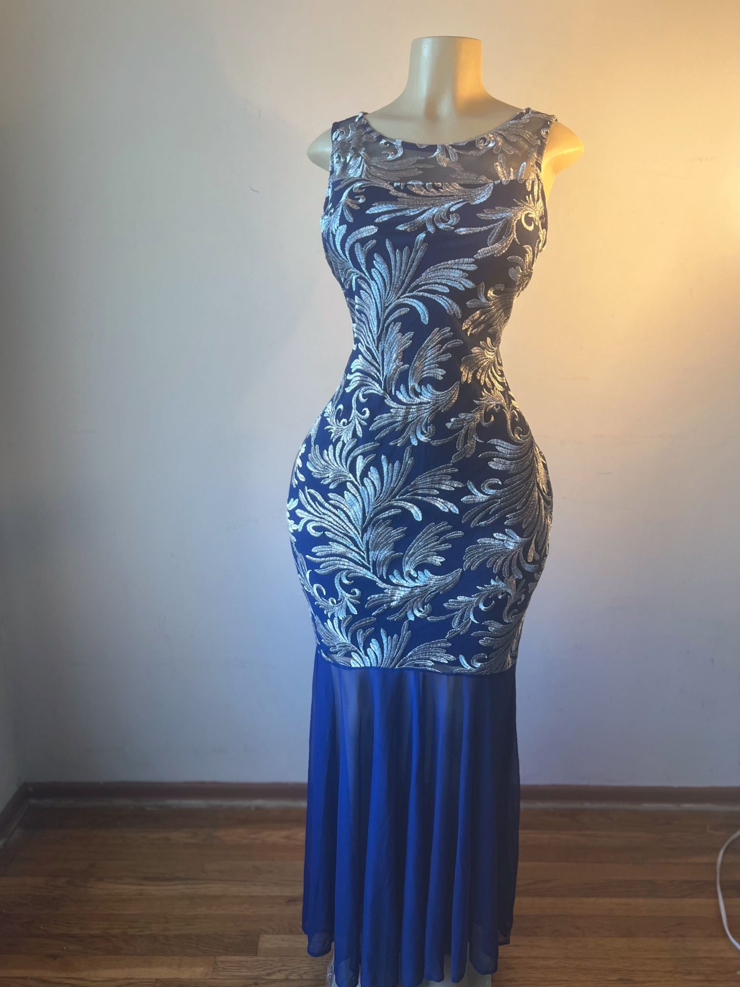 New Blue & Silver Dress Size 6 (Small/Medium)