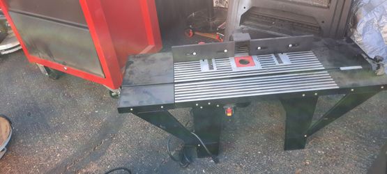 Mastergrip router table w/ BD plunge router