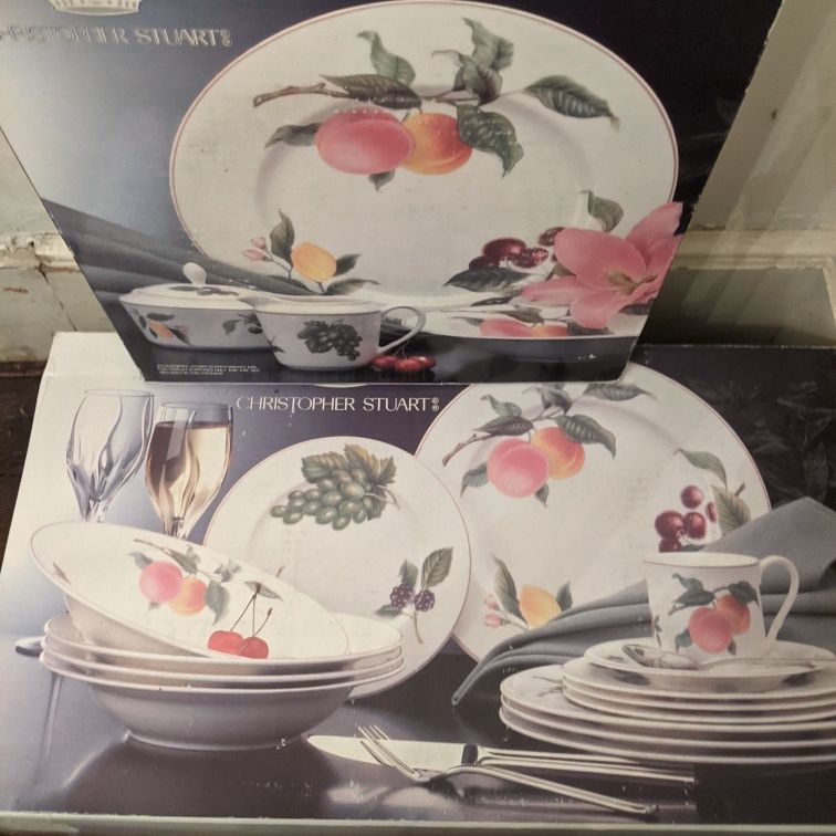 Fruit Finale NIB Dinnerware Set by Christopher Stuart Hostess Set for Sale in Sacramento CA OfferUp