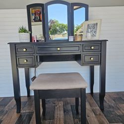 Realyn Vanity with Mirror & stool.
5 drawer. painted Semi gloss black caviar